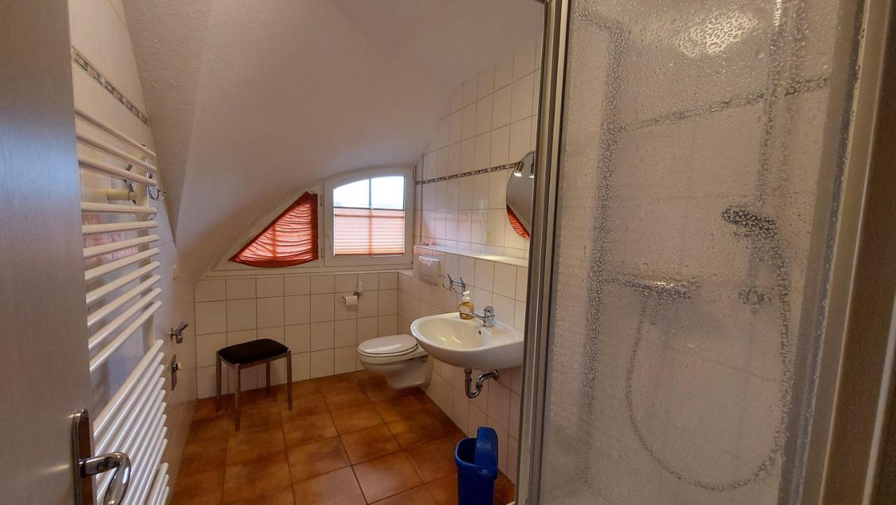Ferienwohnung Im Uhlenhuus Wiek auf Rügen Exterior foto